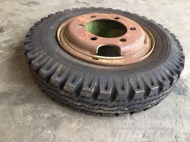  23x5 Dunlop dæk på fælge - 4 stk. Pneus, roues et jantes