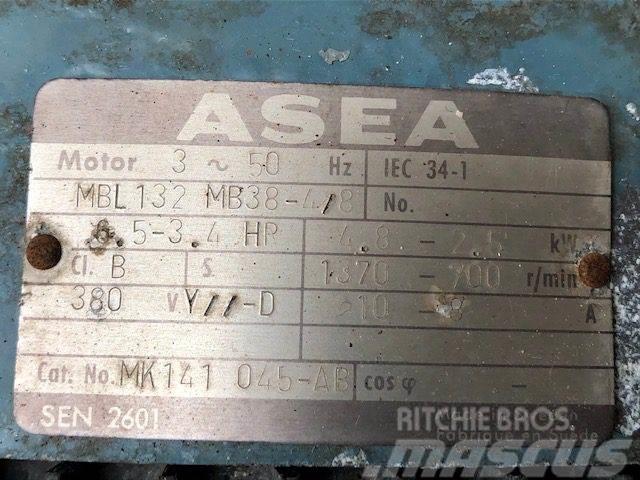  4,8/2,5 kW Asea MBL 132 MB38-4/8 E-Motor Moteur