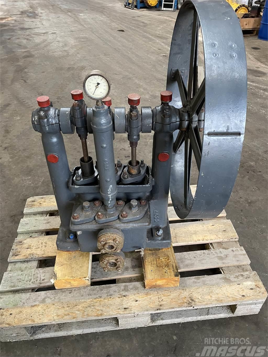  Gammel mekanisk pumpe 3-stemplet Pompe à eau / Motopompe