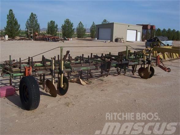  Sled Cultivator Autre