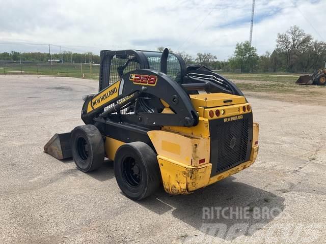 New Holland L228 Chargeuse compacte
