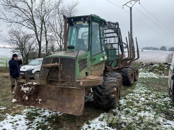 John Deere 810D Forwarders