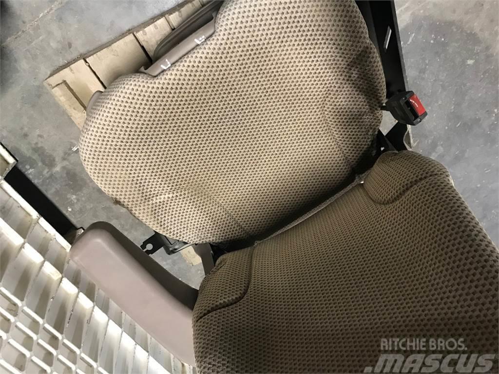 John Deere AXE63552 SEAT ASS'M CLOTH Accessoires moissonneuse batteuse