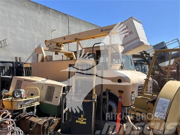  ROAD MACHINERY & SUPPLIES BOOM TRUCK Camion nacelle