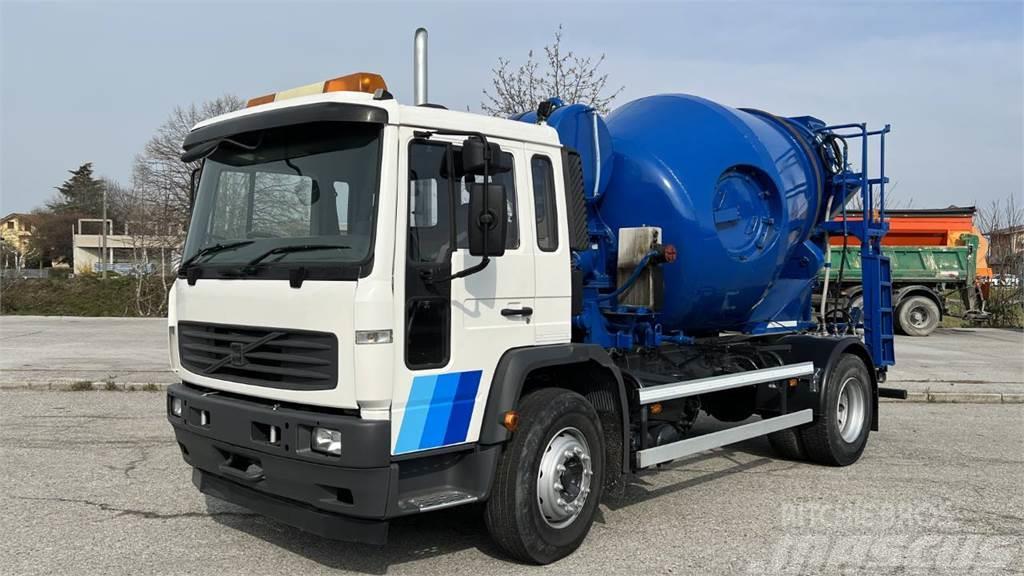 Volvo FL6 4X2 Camion malaxeur