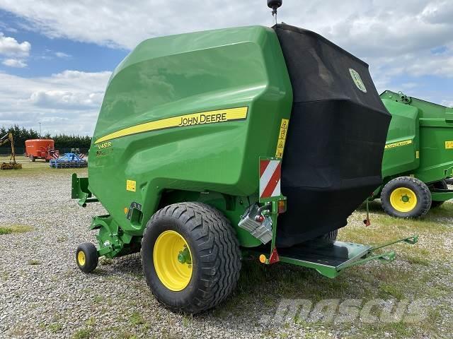 John Deere V451R Presse à balle ronde