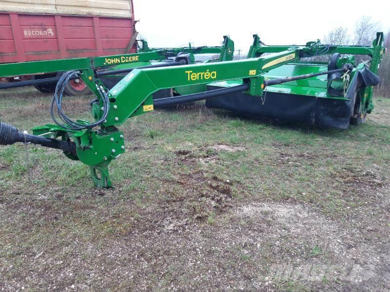 John Deere 630 Faucheuse-conditionneuse