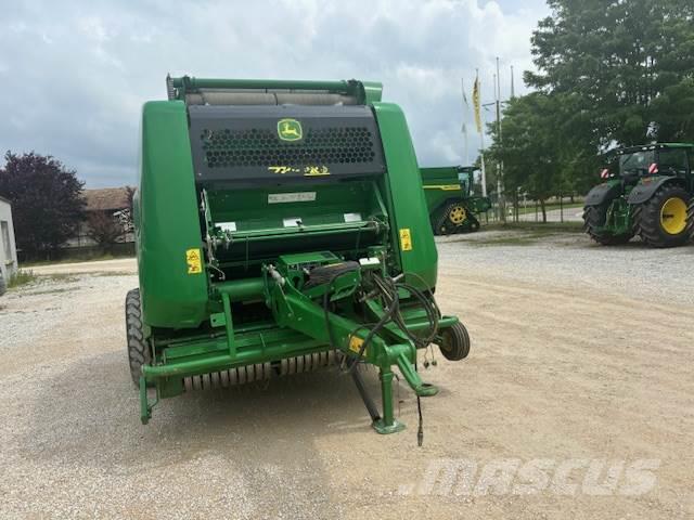 John Deere 990 Presse à balle ronde