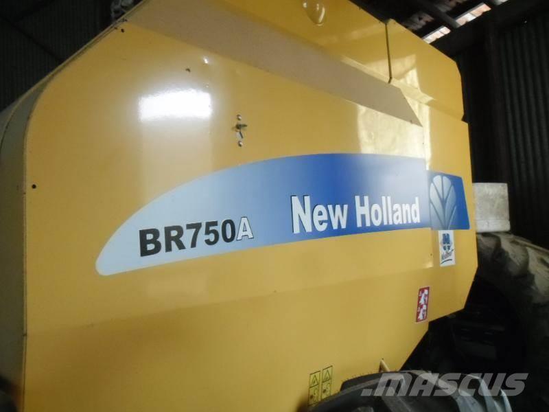 New Holland BR 750A Presse à balle ronde