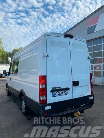 Iveco Daily Kasten HKa 35 S11 - Radstand 3300 Utilitaire