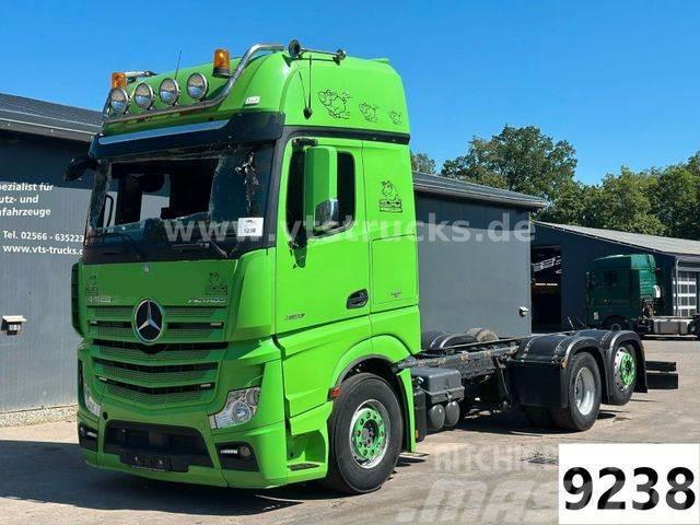 Mercedes-Benz Actros 2553 6x2 Euro6 Fahrgestell *Unfall* Châssis cabine