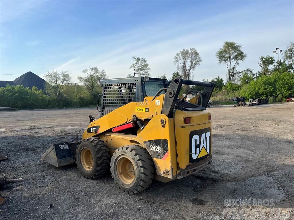 CAT 242B3 Chargeuse compacte