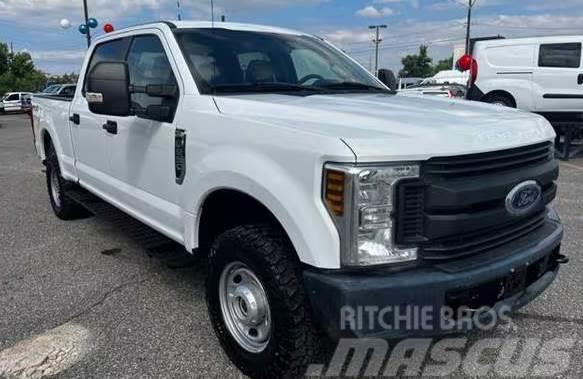 Ford F-250 XL Utilitaire benne