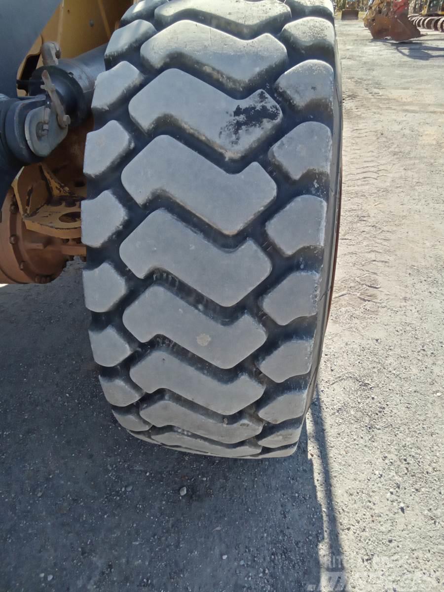 John Deere 724K Chargeuse sur pneus