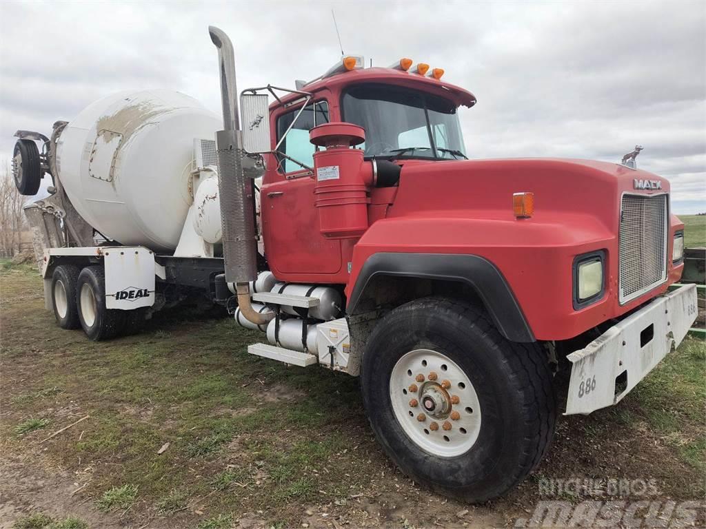 Mack RD668S Camion malaxeur