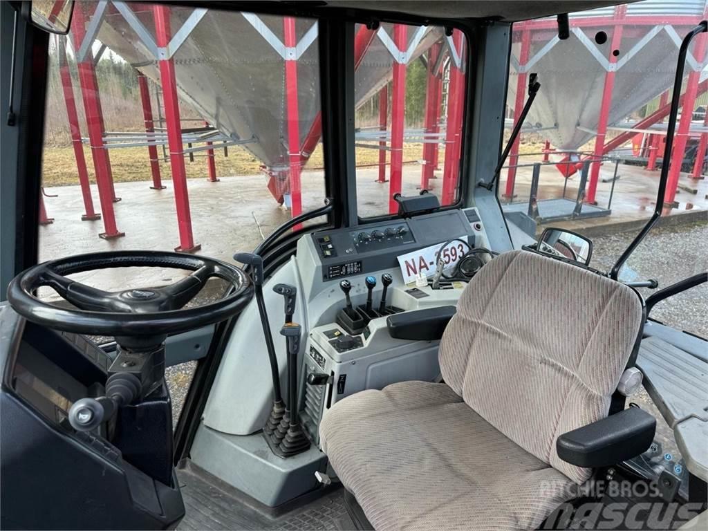 Valtra 8400 SIISTI IKILIIKKUJA KOHTUU TUNNEILLA Tracteur