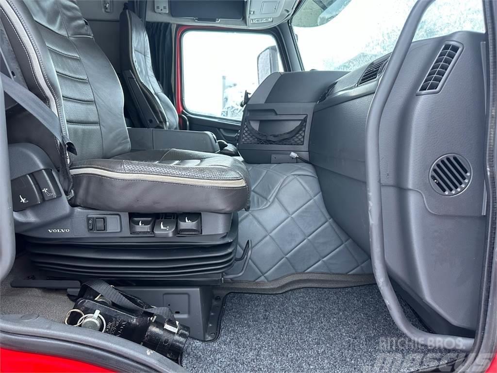 Volvo FM500 8x4 Tridem 420tkm Camion plateau ridelle avec grue