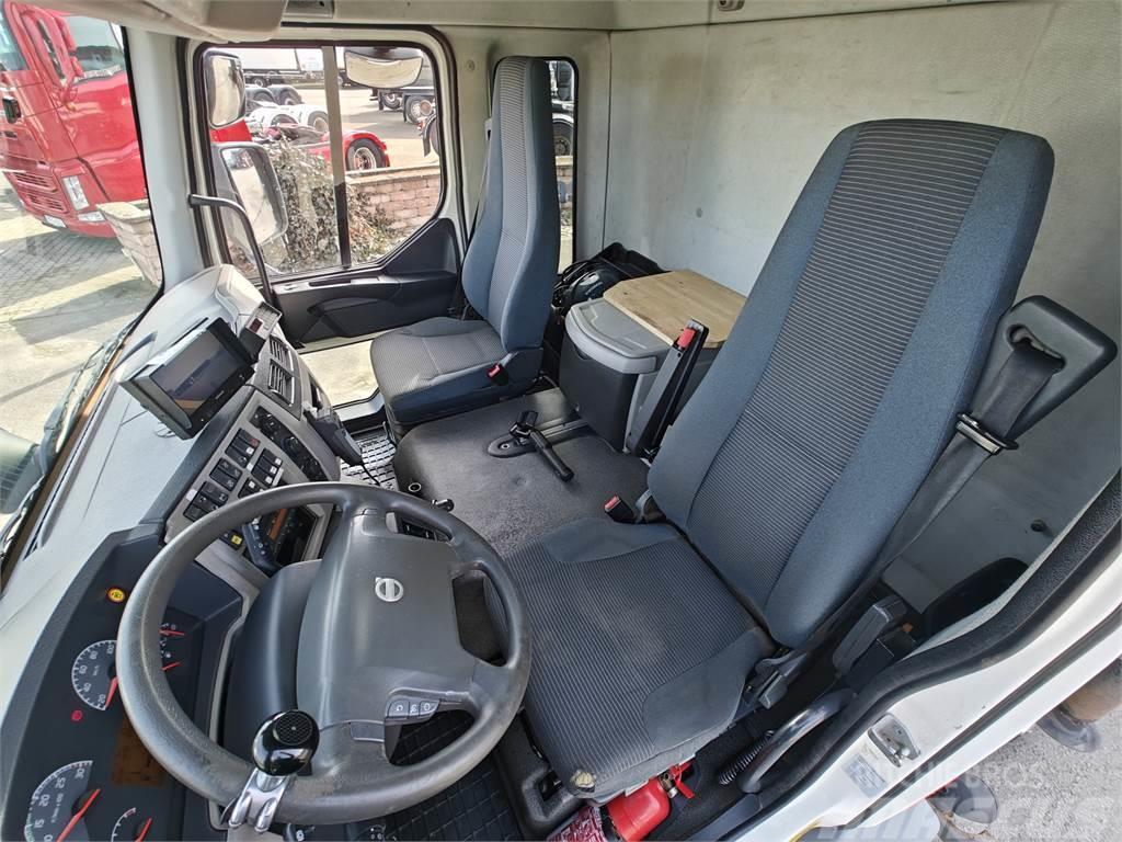 Volvo FL260 Camion plateau ridelle avec grue