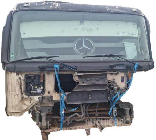 Mercedes-Benz /Tipo: V90 R.3.44-1 / Cabine completa Mercedes Act Cabines