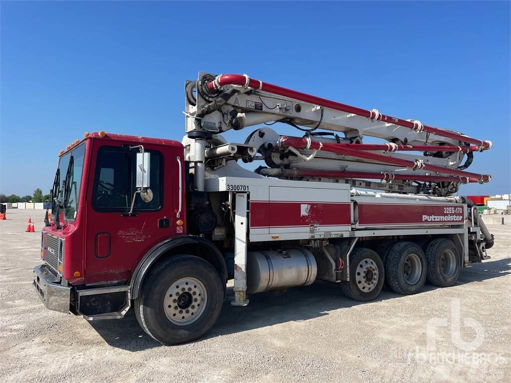 Mack MR688S Camion malaxeur