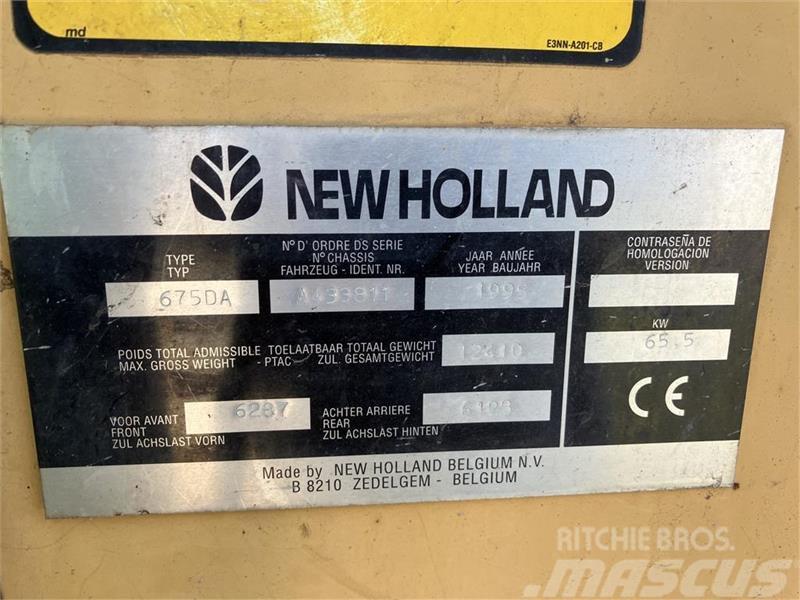 New Holland 675D Tractopelle