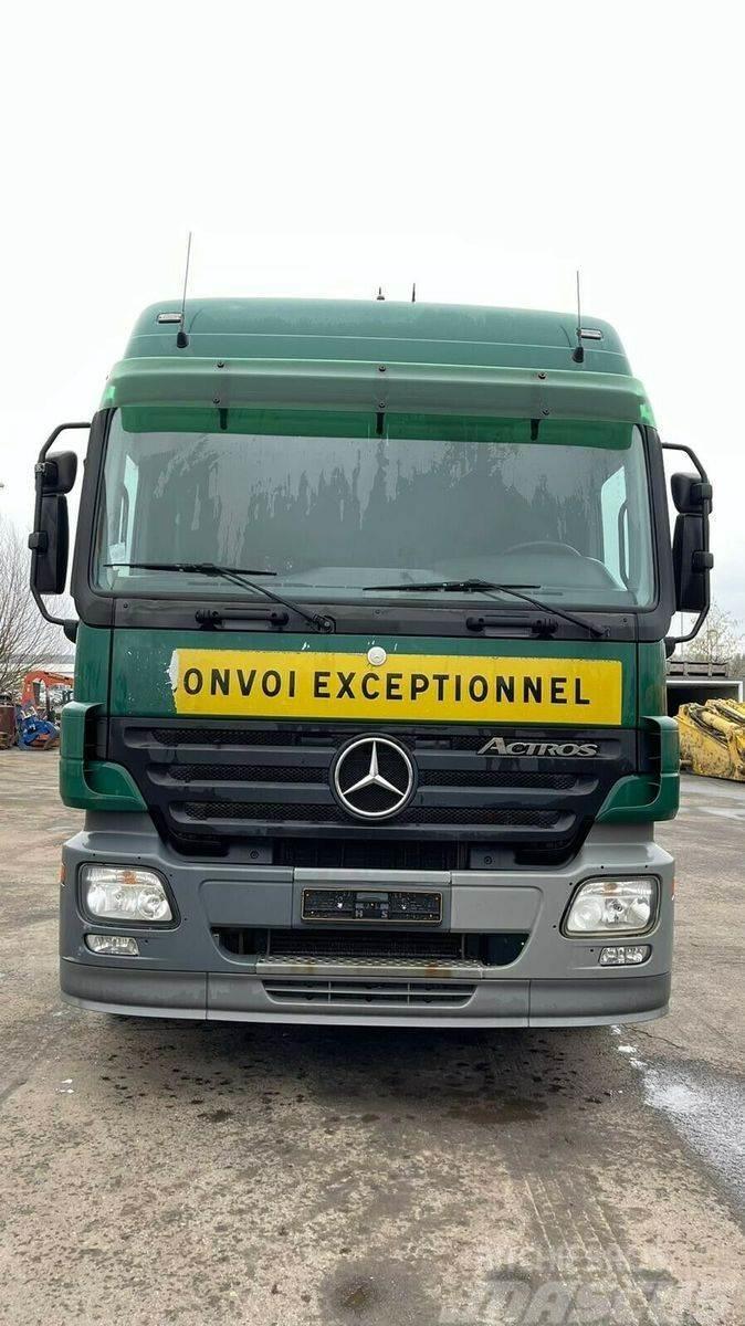 Mercedes-Benz Actros 3044 Heavy machine Transporter Camion porte engin