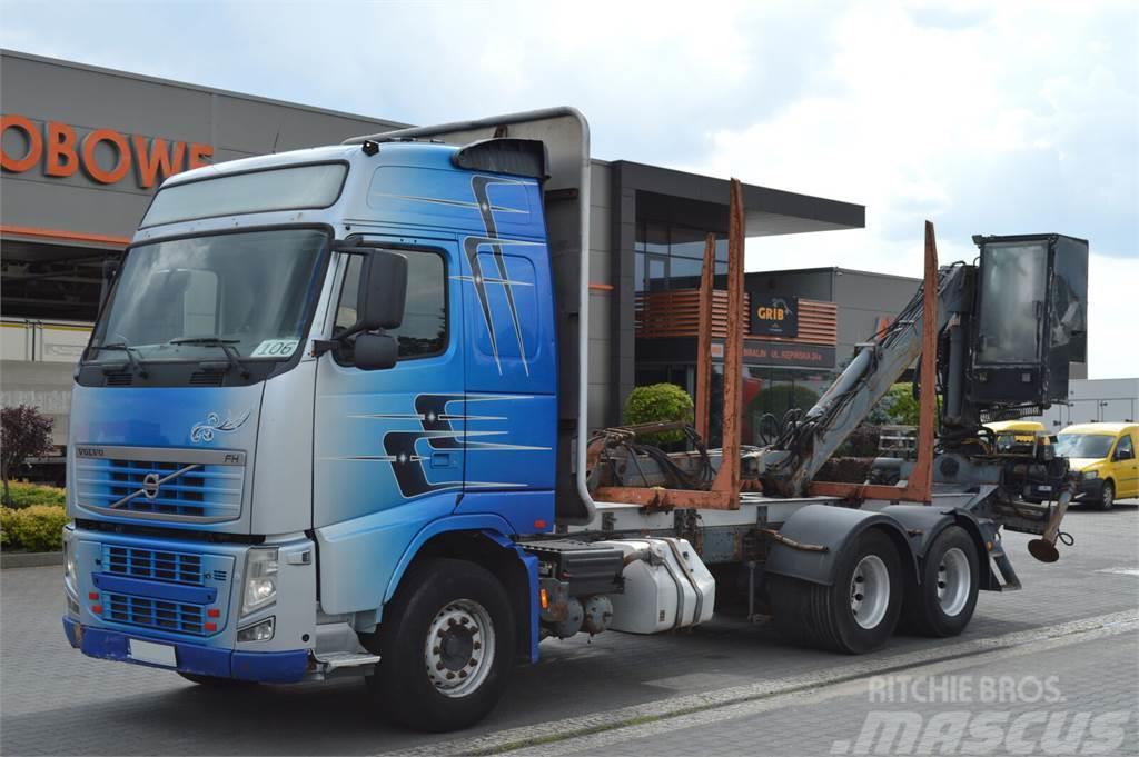 Volvo FH 13 520 FOR TRANSPORTING WOOD Camion grumier
