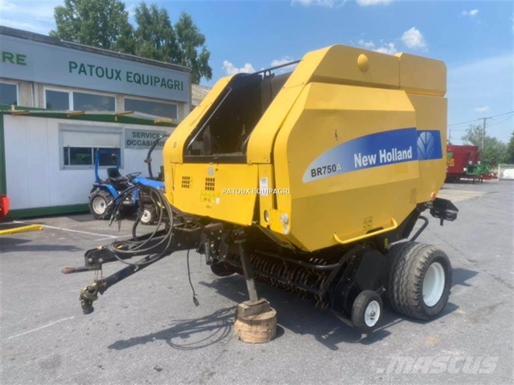 New Holland BR 750 Presse à balle ronde