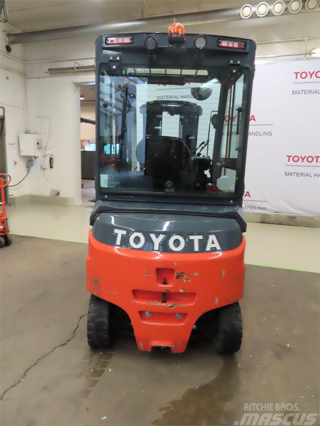 Toyota 8FBMT30 Chariots élévateurs électriques