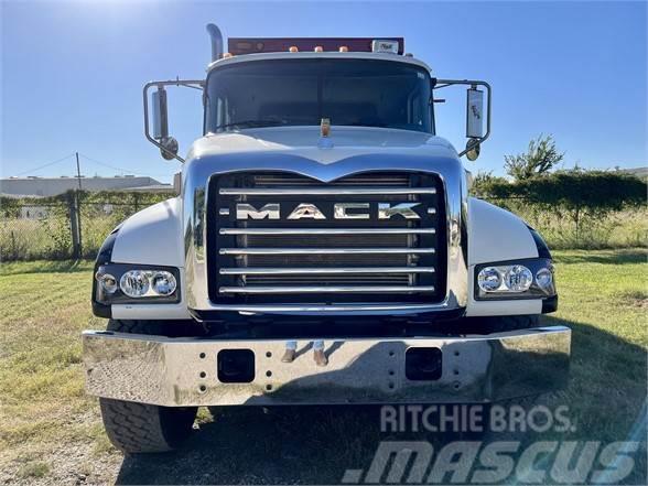 Mack GRANITE GU713 Camion benne