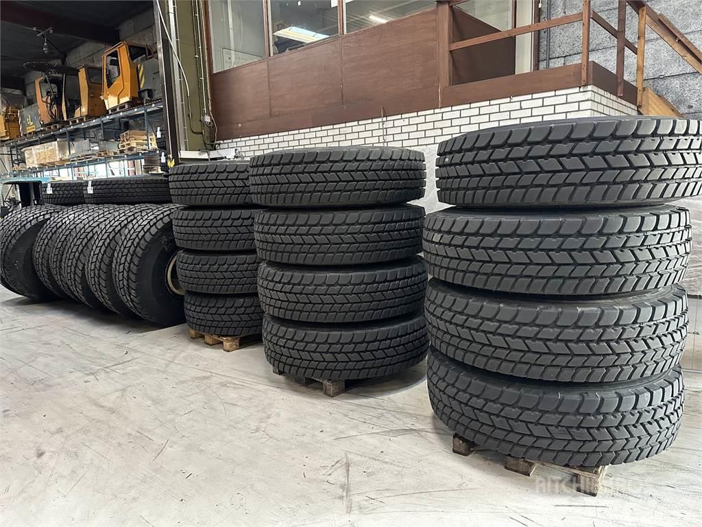 Liebherr Crane Tires/Rims for sale Grues tout terrain