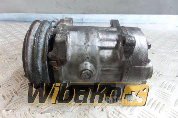 Volvo Air conditioning compressor Volvo D7D B709AS46 Moteur