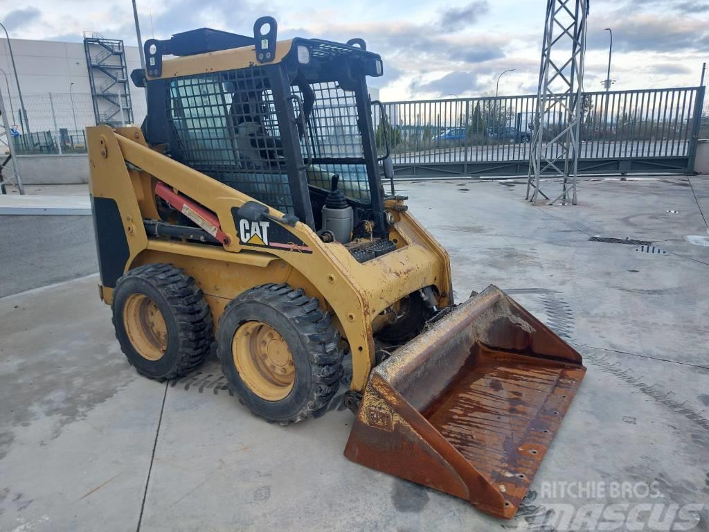 CAT 216 Chargeuse compacte