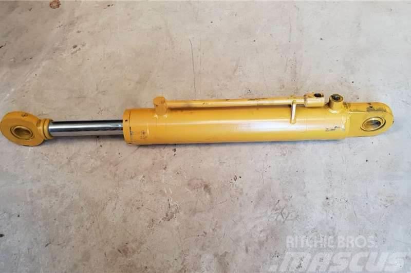 Bell B18B Hydraulic Cylinders Autre camion