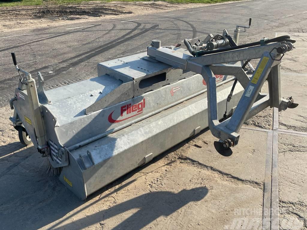 Fliegl TYP 500 - 2300mm - Excellent Condition Balayeuse / Autolaveuse