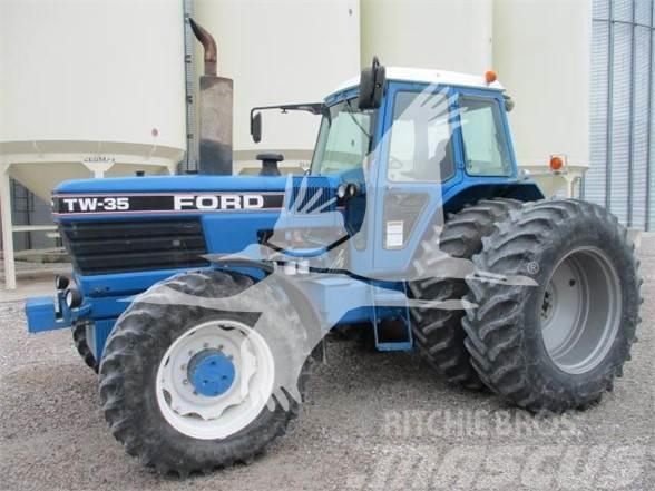 Ford TW25 Tracteur