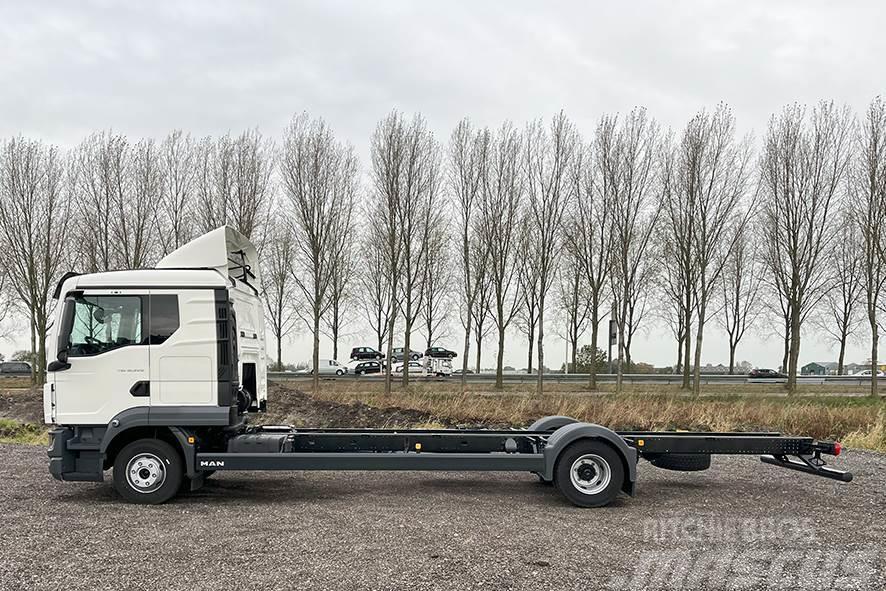 MAN TGL 12.220 BL CH Chassis Cabin (4 units) Châssis cabine