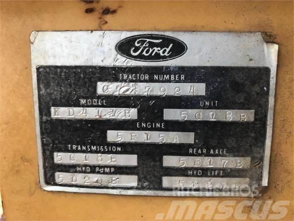 Ford 445A Chargeuse sur pneus