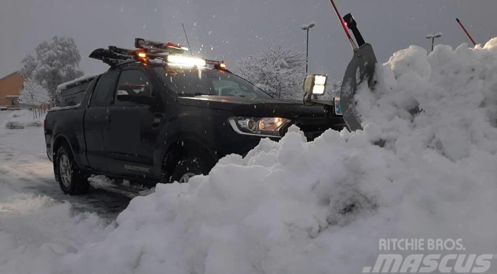 Ford Ranger with snowplow and sandspreader Utilitaire