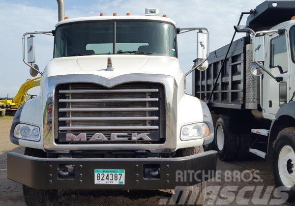 Mack water truck GU813E Motrici cisterna