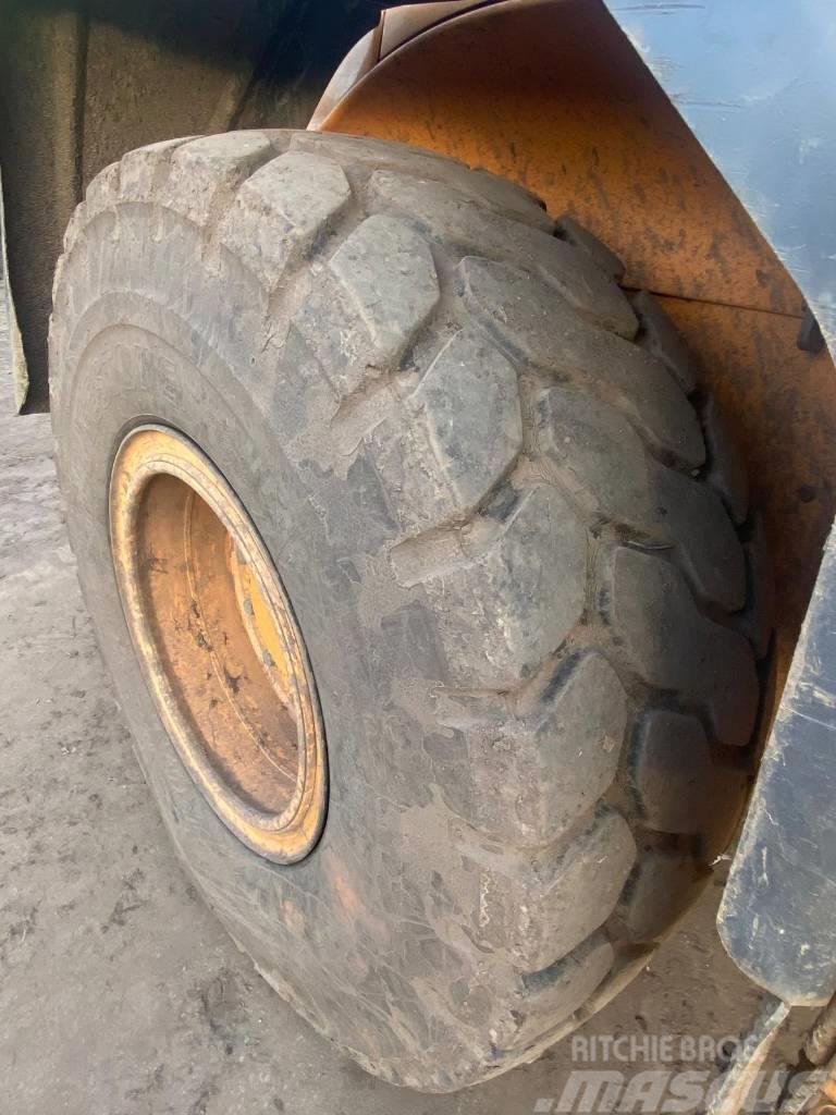 CASE 721 E Chargeuse sur pneus