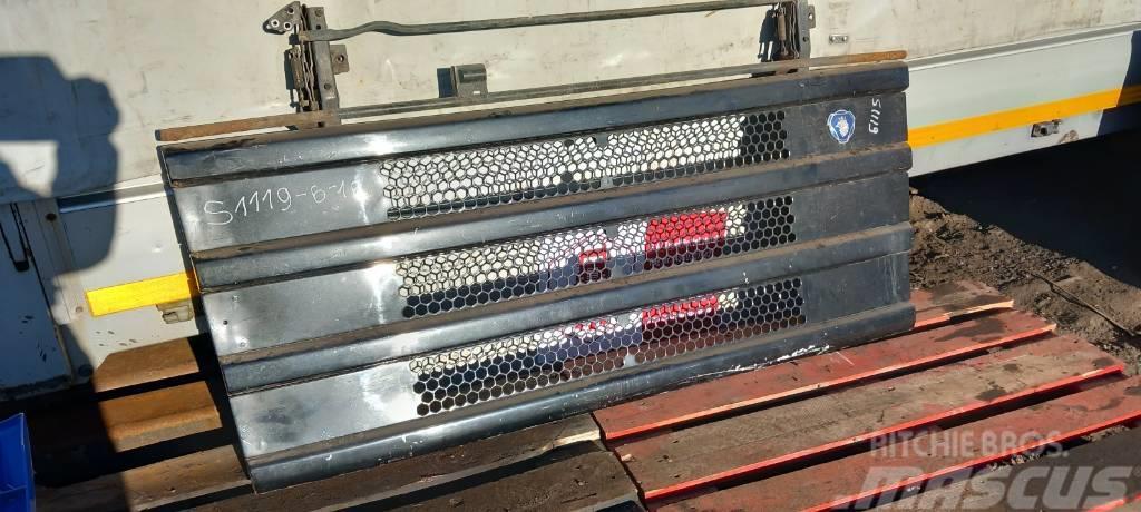 Scania 124 C 470 1371856 front hood Cabines