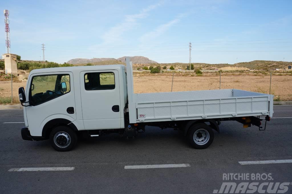 Nissan NT 400 TRIPULACION Camion à rideaux coulissants (PLSC)