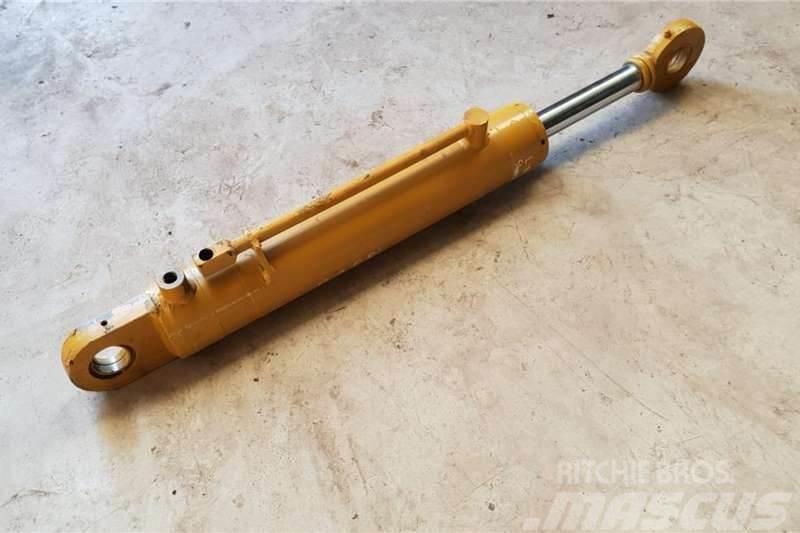 Bell B20C Hydraulic Cylinders Autre camion