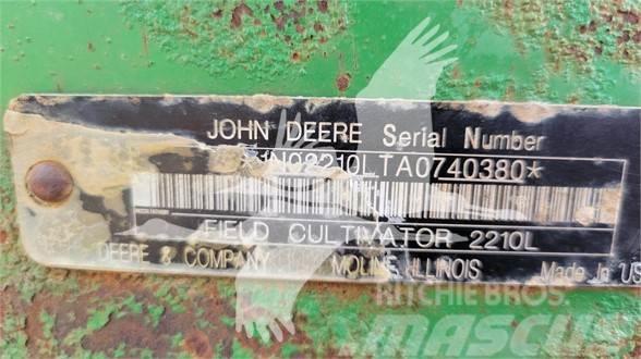 John Deere 2210 Déchaumeur, cultivateur