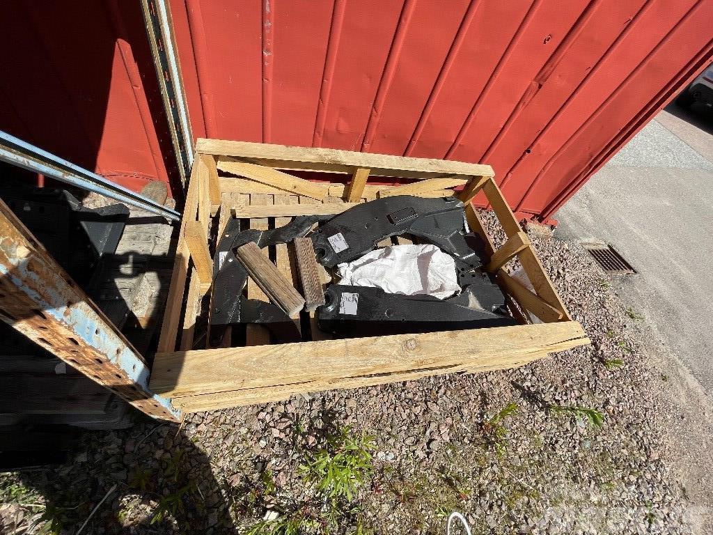 Quicke Ålö Nya lastarfästen till JD 6120-6140 Autres équipements pour tracteur