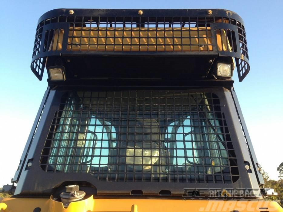 CAT Screens and Sweeps package for D6K Open Rops Autres équipements pour tracteur