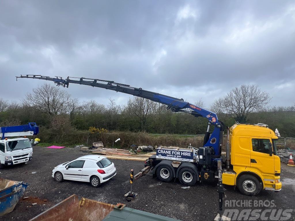 Scania R490 with PM 58.5 Flyjib crane and winch Camion plateau ridelle avec grue