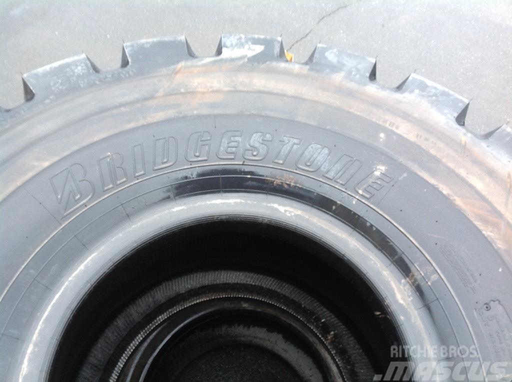Bridgestone L5 45/65 R39 Chargeuse sur pneus