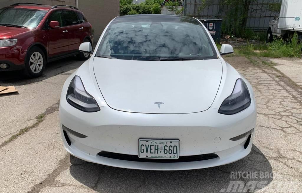 Tesla Model 3 Voiture